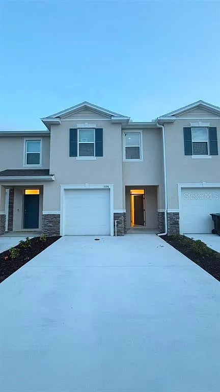 3 bed, 2.5 bath, 1673 sqft, $2,550 — Photo 1
