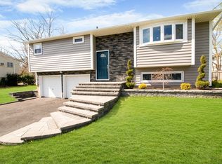 121 Berkeley Ave, Selden, NY 11784