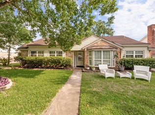 4218 Elderwood Dr, Seabrook, TX 77586