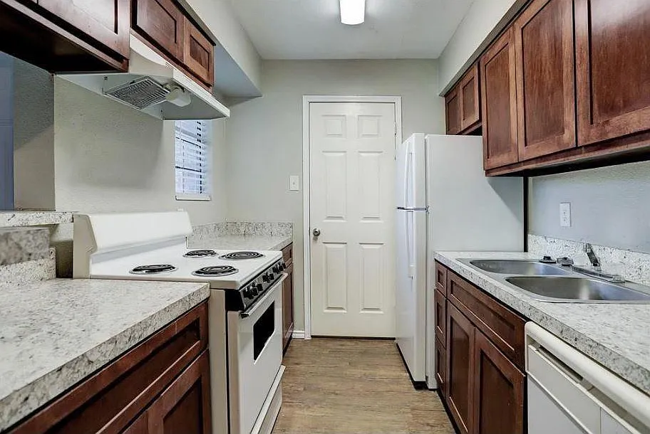 1 bed, 1.0 bath, 651 sqft, $900 — Photo 4
