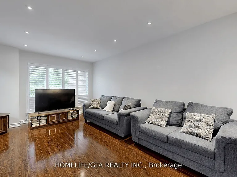 8 Whiteleas Ave — Photo 8