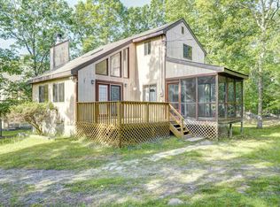 215 Tanager Rd, Lackawaxen, PA 18435