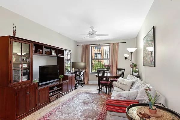 1st image of 250 Park Pl APT 2D