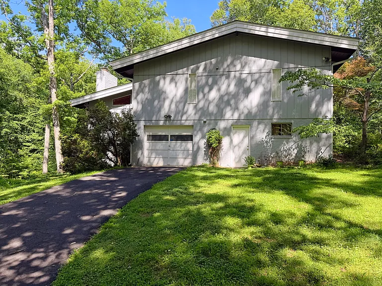 10611 Allenwood Ln — Photo 43