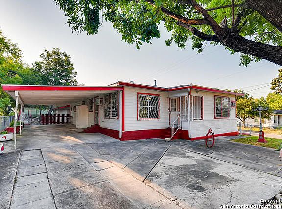 5th image of 302 Loma Park Dr