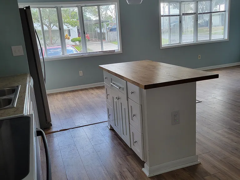 4153 Athens Ave — Photo 6