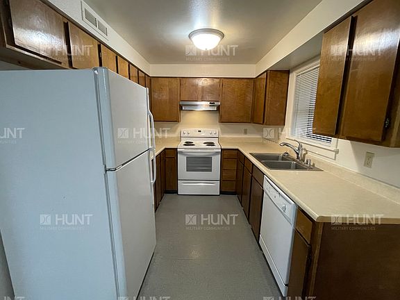 5th image of 916 Larkspur Cir #A