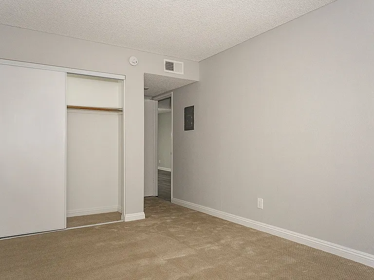 321 N Cedar St — Photo 54