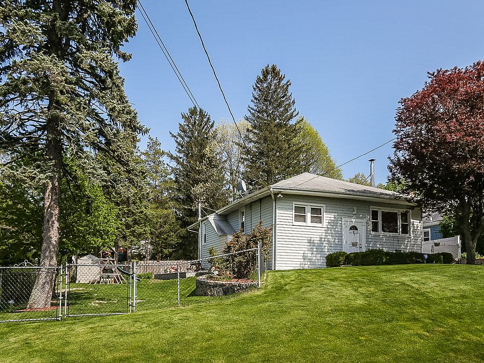 1st image of 8 Montgomery Ave