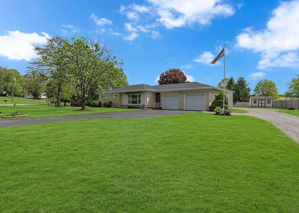 1st image of 102 Pinecrest Dr