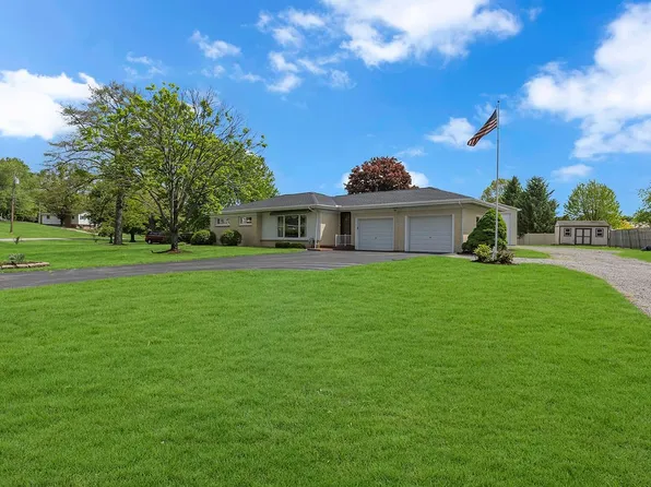 102 Pinecrest Dr, Beaver Falls, PA 15010