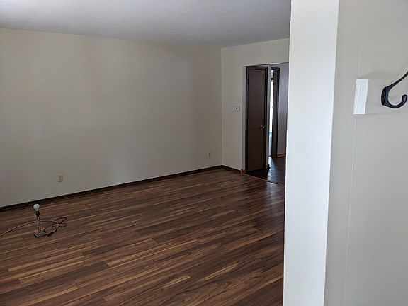 5th image of 3709 Iona Ave