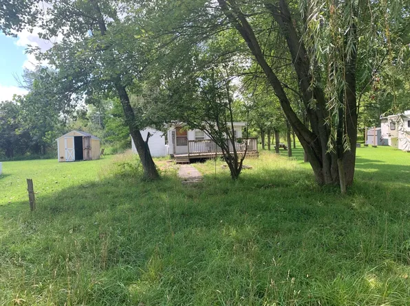 28/34 Woodhaven Dr E, Sublette, IL 61367