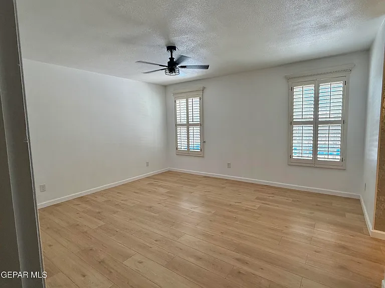 1649 Lomaland Dr — Photo 18