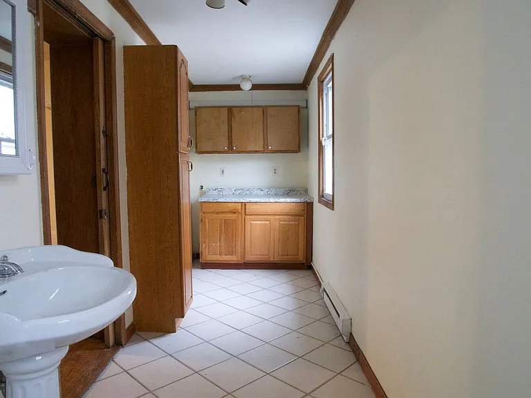 1020 Ferry St — Photo 12