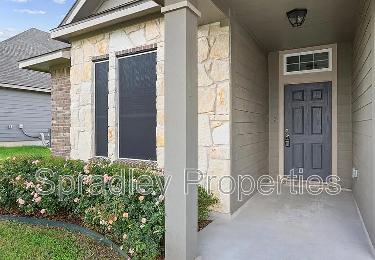 1925 Bayou Wood Ln — Photo 4