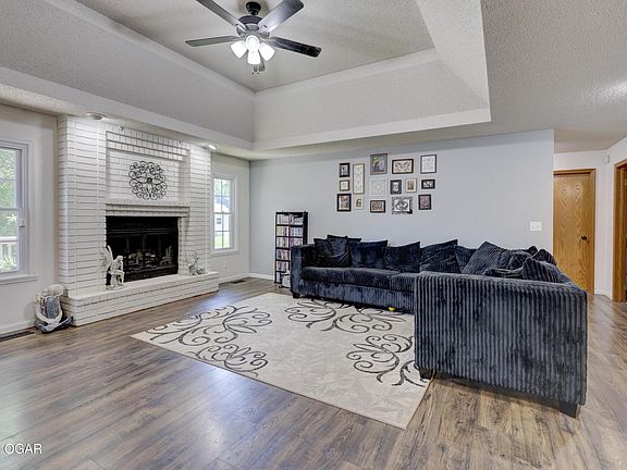 3rd image of 3801 Poplar Dr