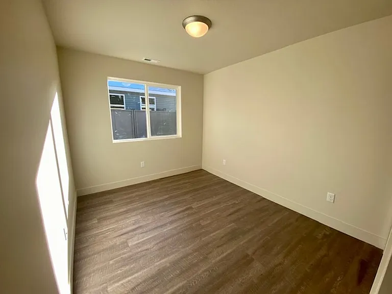 939 S 25 W — Photo 23