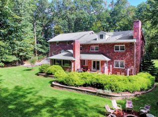1059 Washington Ave N, Old Tappan, NJ 07675