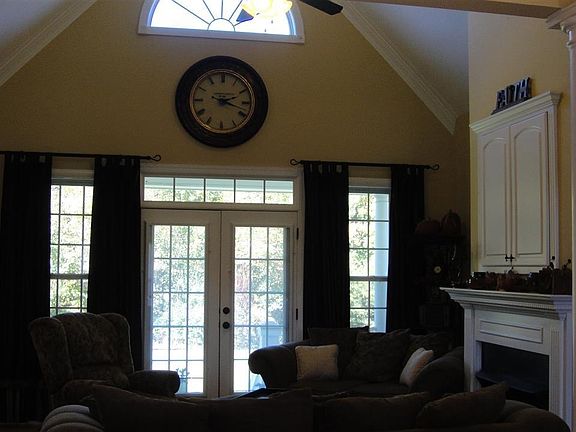5th image of 121 Birch Meadow Dr