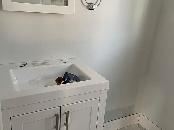 5th image of 111-113 Chelsea Ave #32