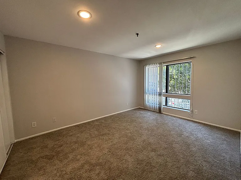 700 S. Berendo Ave — Photo 53