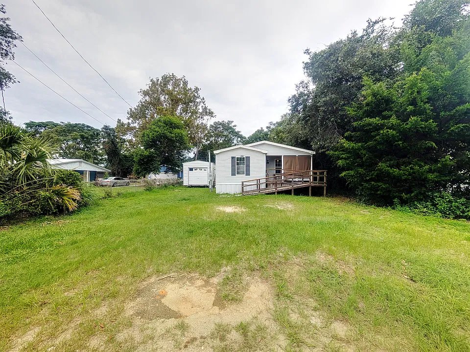 121 N San Souci St
