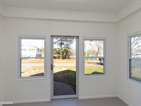 3rd image of 208 Chesapeake Ave
