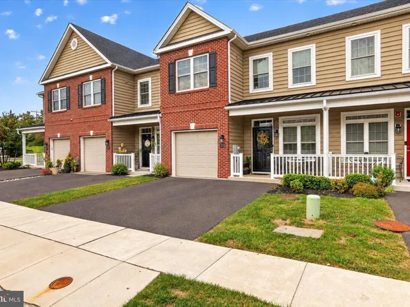16789 River View Cir, Bristol, PA 19007