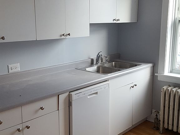 5th image of 4133 N Albany Ave APT 3