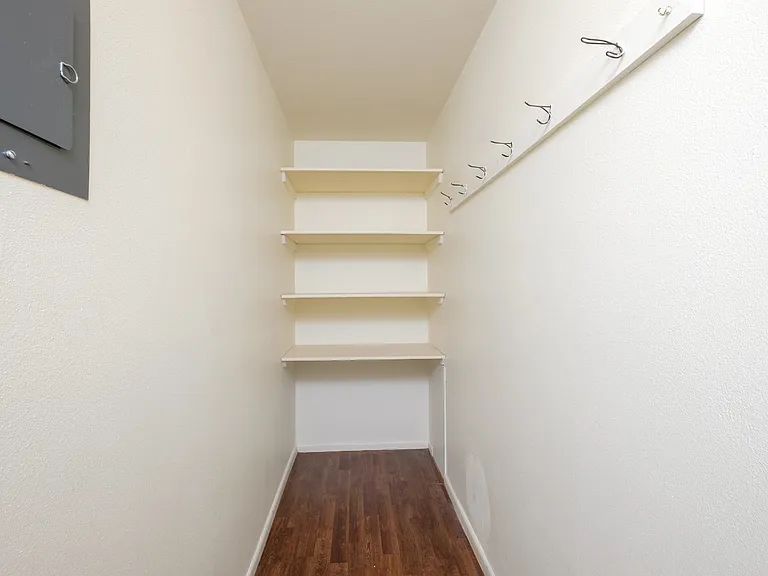 Fargo, ND Country Club Apartments | Closet