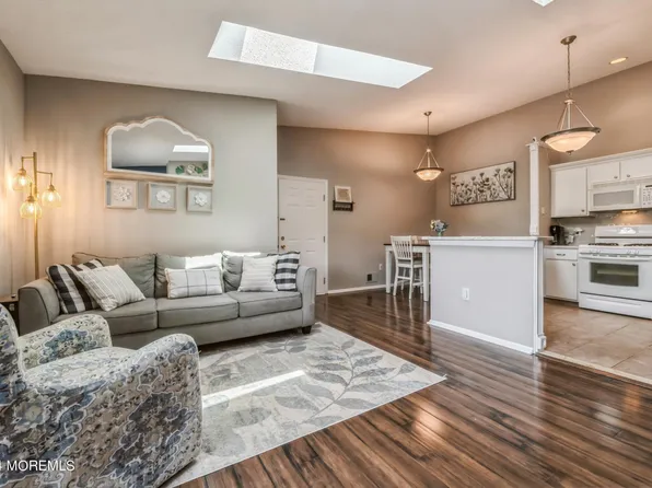 68 Players Circle, Tinton Falls, NJ 07724