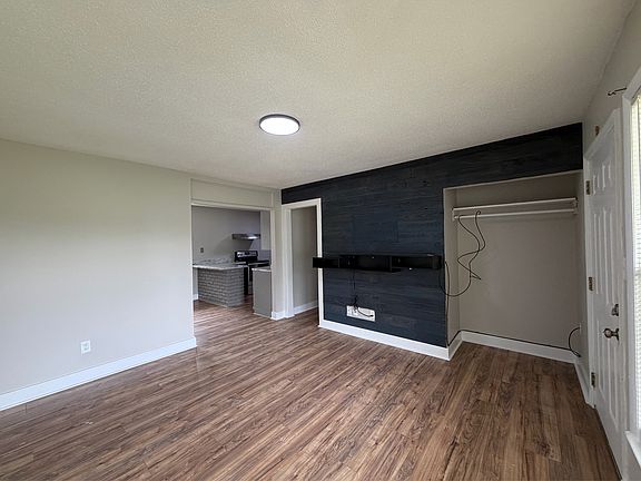 3rd image of 106 Whitney Ave NE