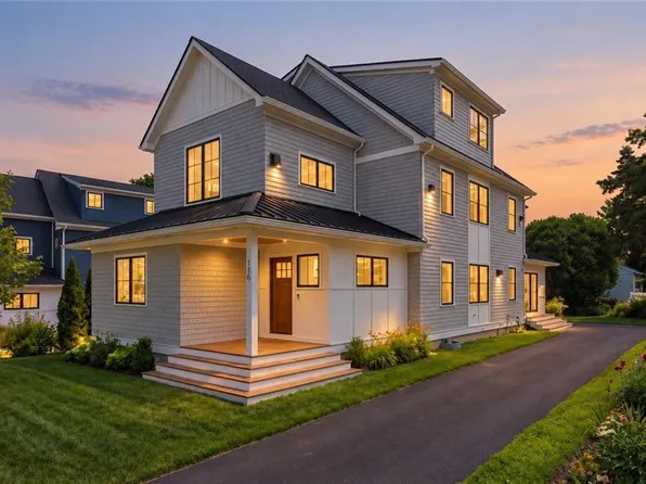 118 Newport Ave, Middletown, RI 02842