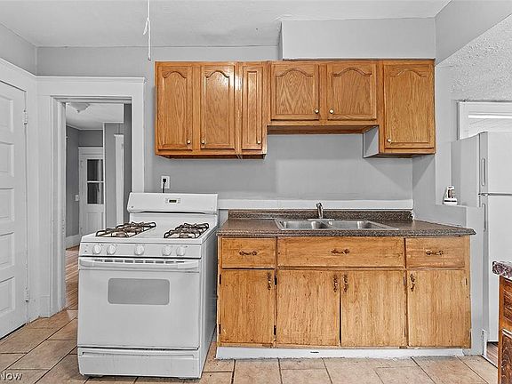5th image of 3624 Archwood Ave