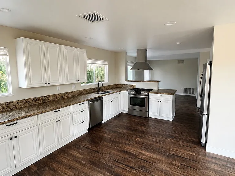 1123 Red Maple Dr — Photo 2