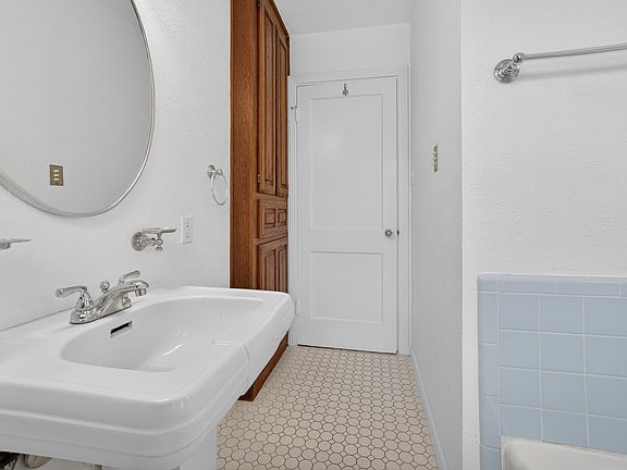4th image of 3021 Ryan Place Dr