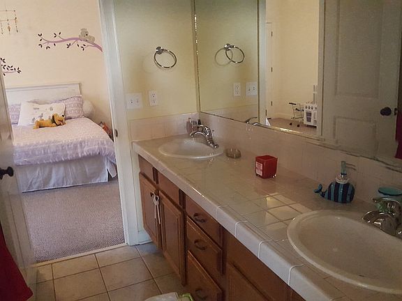 Jack and jill bathroom