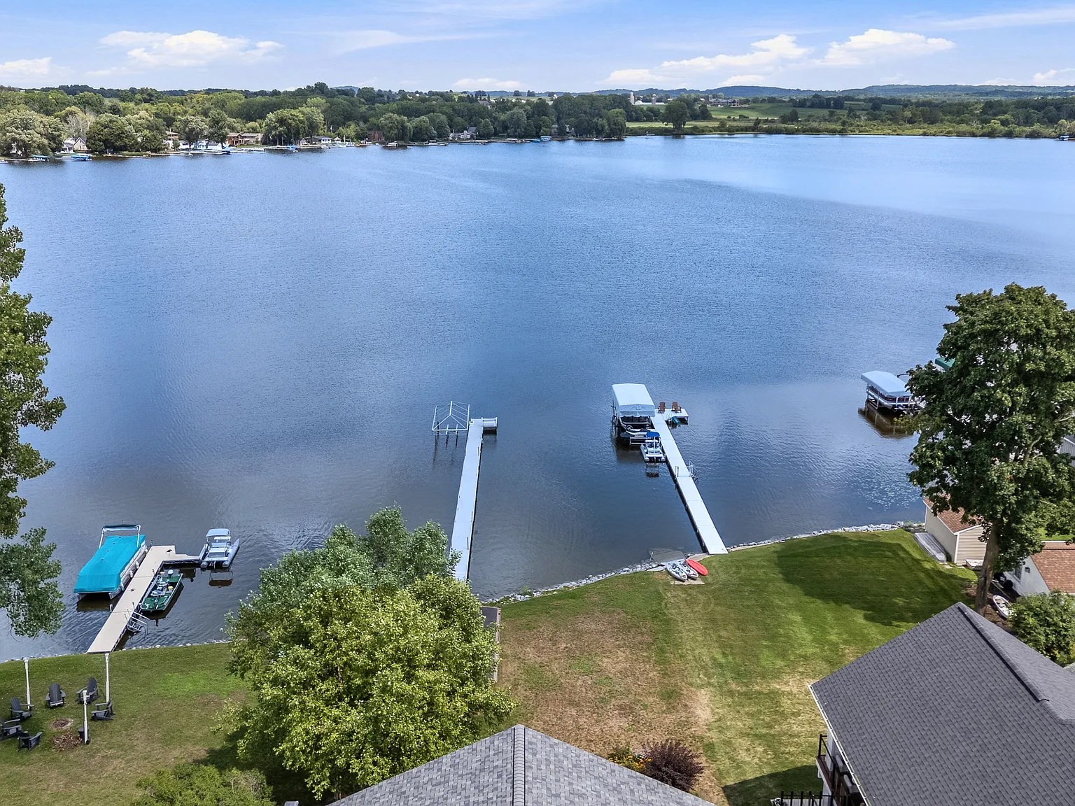 3 bed, 3.5 bath, 2700 sqft, $3,450 — Photo 2