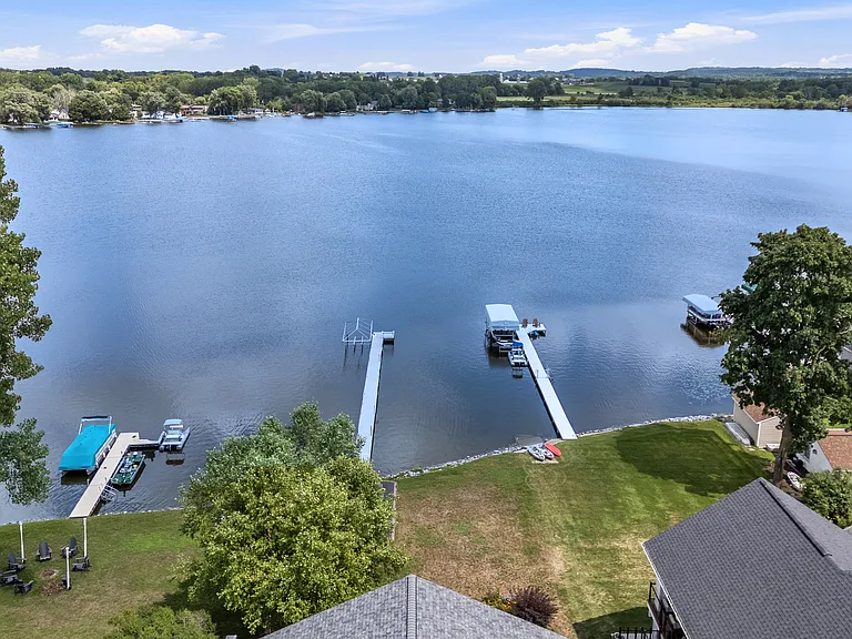 2438 Lough Ln — Photo 2