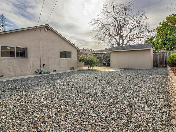 3rd image of 5363 Estrade Dr