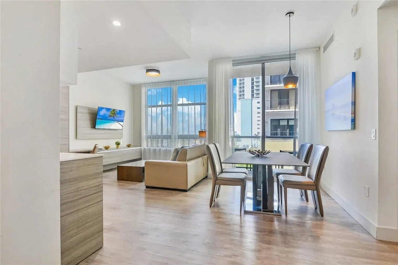 1 bed, 1.0 bath, 699 sqft, $2,397 — Photo 3