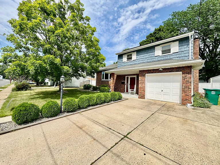29 Waverly Dr W — Photo 14