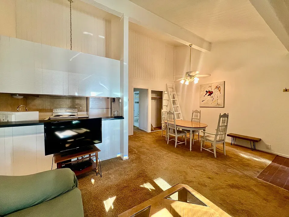 165 Old Mammoth Rd