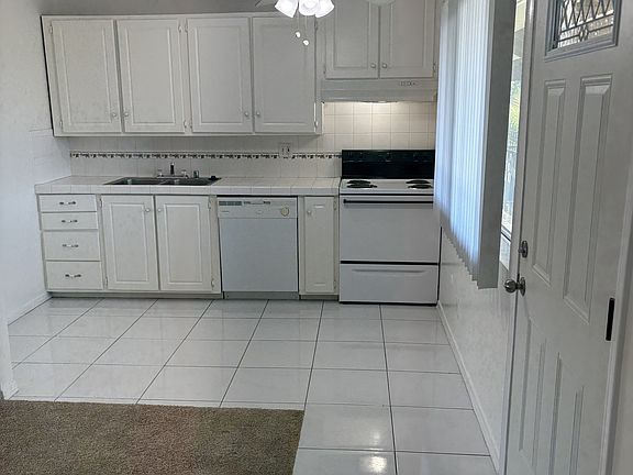 3rd image of 2117 Elden Ave #27