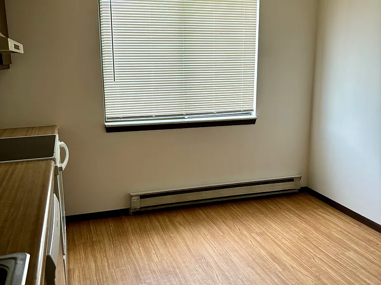 21 Barton Ct #4 — Photo 2