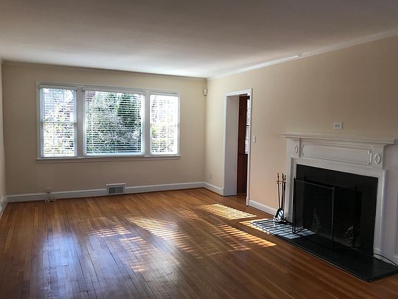 4th image of 4704 Locust Hill Ct