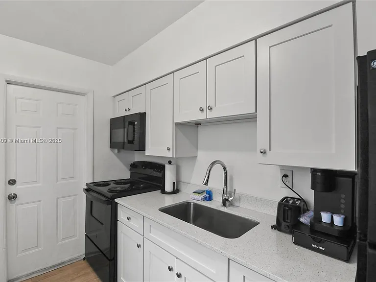 717 SW 13th Ave #1 — Photo 3