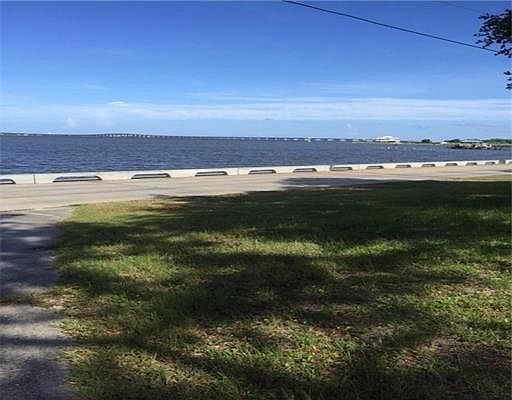 3rd image of 1008 Beach Blvd