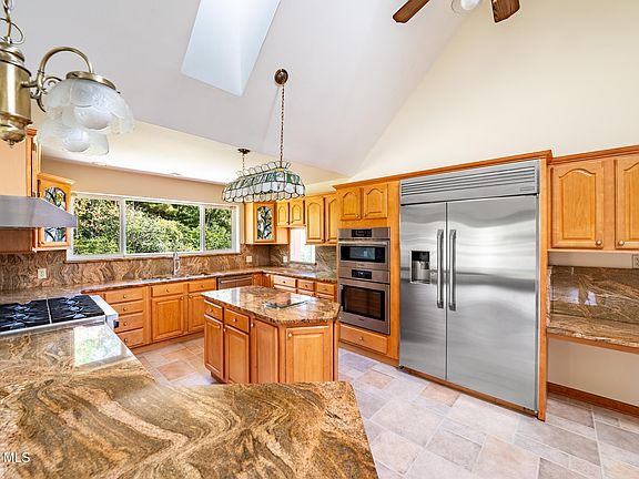 5th image of 364 Settles Hill Road